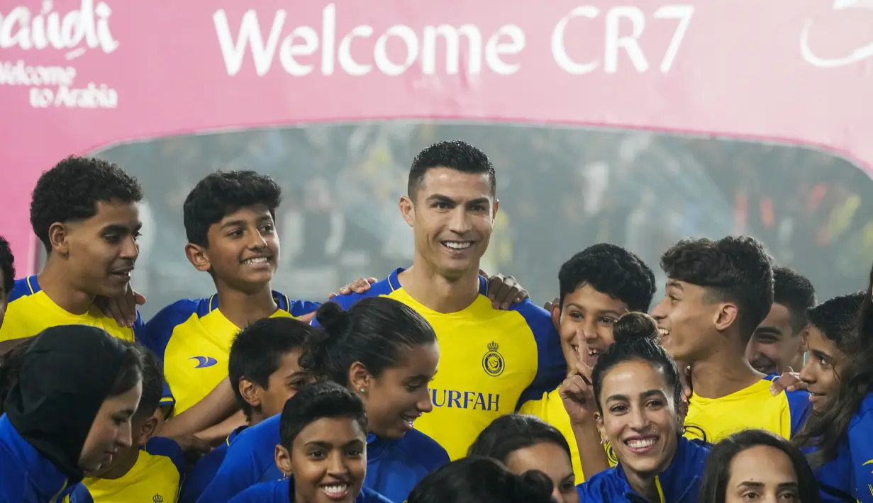 Peraih lima penghargaan Ballon d'Or itu menandatangani kontrak senilai 200 juta euro hingga 2025 tidak lama setelah didepak Manchester United. (AP Photo/Amr Nabil)