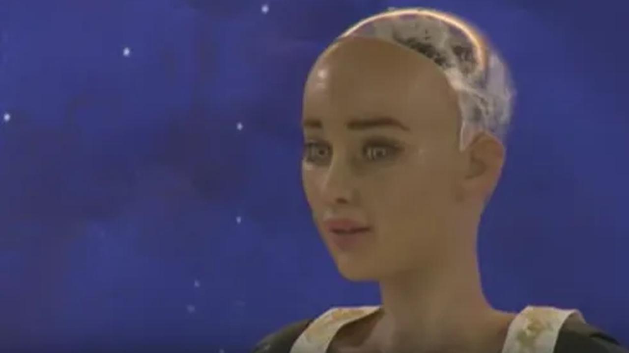 Sebuah robot berbasis artificial Intelligence (AI) bernama Sophia betul-betul bikin geger. Apa penyebabnya?