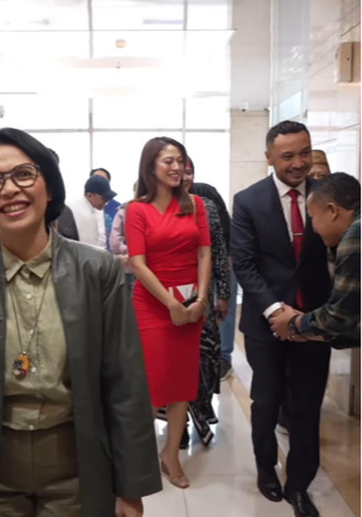 Potret Kebersamaan Giring Ganesha dan Istrinya, Terbaru Hadir di Acara Kebudayaan
