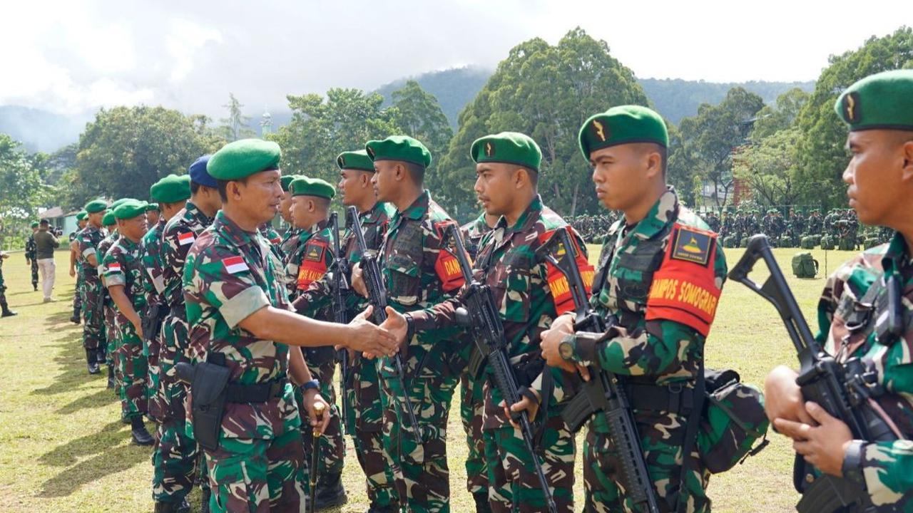 "Menyikapi kondisi itu, saya berharap Satgas Pamtas yang baru dapat melaksanakan tugas dengan sebaik-baiknya, selalu waspada,"