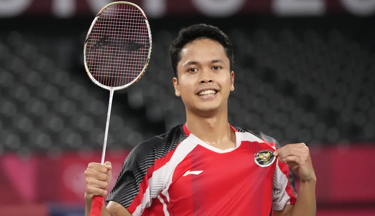 Anthony Sinisuka Ginting berhasil menambah medali perunggu bagi Indonesia setalah mengalahkan wakil Guatemala, Kevin Cordon pada partai perebutan juara tiga bulu tangkis tunggal putra Olimpiade Tokyo 2020. Dirinya berhasil menang dua gim langsung. (Foto: AP/Markus Schreiber)