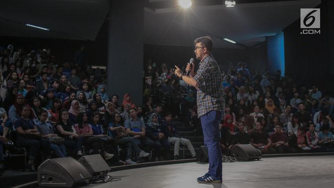 Yoga Nugraha selaku Managing Editor of Multimedia KLY menjadi pembicara dalam Workshop Session Emtek Goes to Campus (EGTC) 2018 di Universitas Kristen Petra, Surabaya, Selasa (13/11). EGTC 2018 ini diadakan hingga 15 November. (Liputan6.com/Faizal Fanani)