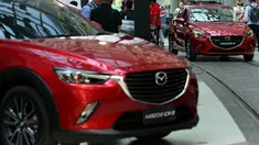Suasana pagelaran Mazda Power Drive 2017 di Epiwalk, Kuningan, Jakarta, Sabtu (21/10). Acara ini bertujuan untuk memperkenalkan NexDrive sebagai solusi hiburan terkini di dalam kabin mobil kepada para pemilik mobil Mazda. (Liputan6.com/JohanTallo)
