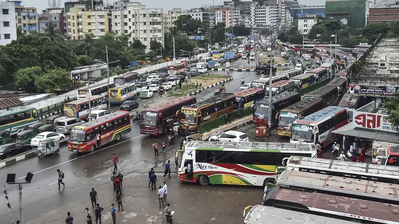 FOTO: Denyut Aktivitas di Bangladesh saat Pencabutan Lockdown