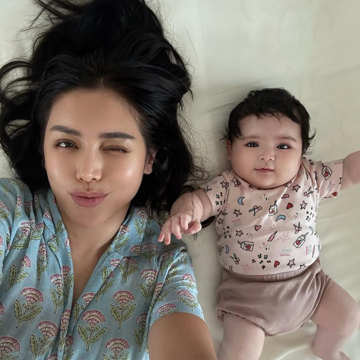 7 Potret Jessica Iskandar Selfie Bareng Baby Hagia, Ibu dan Anak Sama Cantiknya