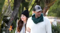 Top 3: Alasan Dakota Johnson dan Chris Martin Santer Dikabarkan Putus