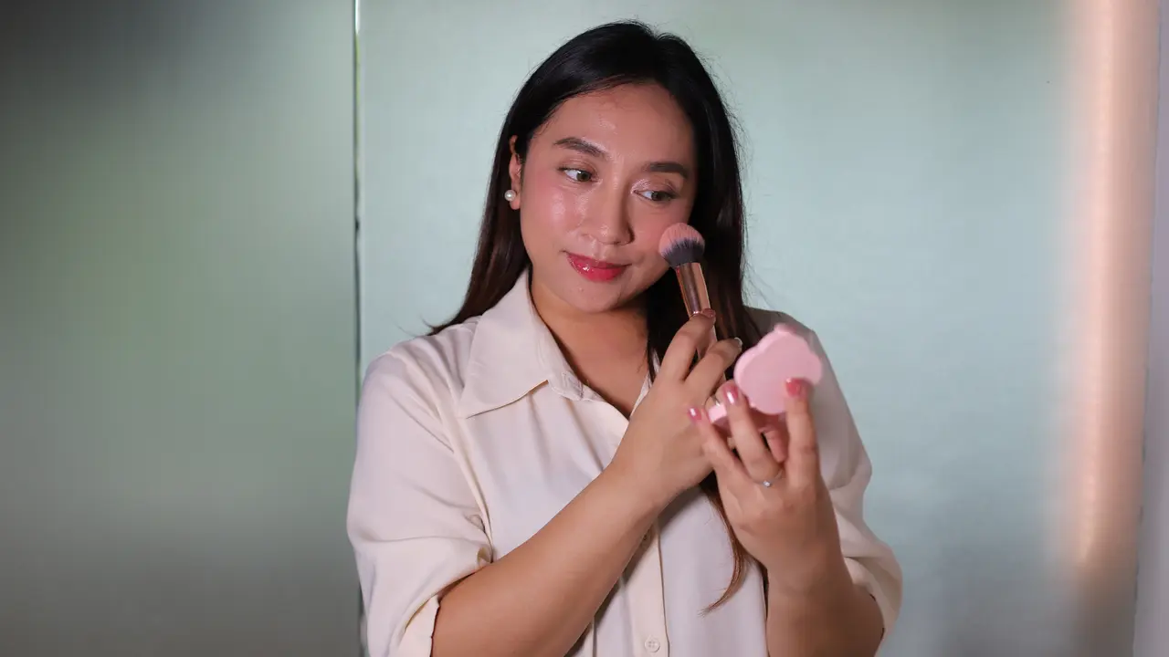 Ilustrasi Penggunaan Blush On