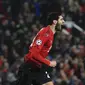 Gelandang Manchester United (MU) Marouane Fellaini merayakan golnya ke gawang Young Boys pada matchday kelima Grup H Liga Champions di Old Trafford, Rabu (28/11/2018) dini hari WIB. (AP Photo/Jon Super)