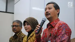 Direktur Jenderal Pelayanan Kesehatan Kemenkes Bambang Wibowo  memberikan keterangan di Jakarta, Selasa (7/5). Selama mengurus akreditasi, Rumah Sakit harus tetap melayani pasien. (Liputan6.com/Angga Yuniar)