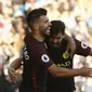 Striker Manchester City, Sergio Aguero merayakan gol yang dicetaknya bersama Nolito. (Reuters / Andrew Yates)
