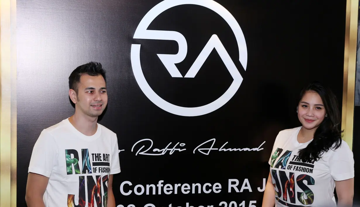 RA Jeans menghadirkan ragam koleksi fesyen untuk pria dan wanita muda. (Nurwahyunan/Bintang.com)