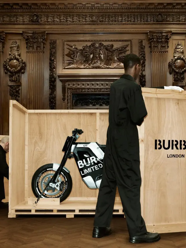 Lihat Lebih Dekat Motor Listrik Mewah Eksklusif Kolaborasi Burberry x DAB Motors