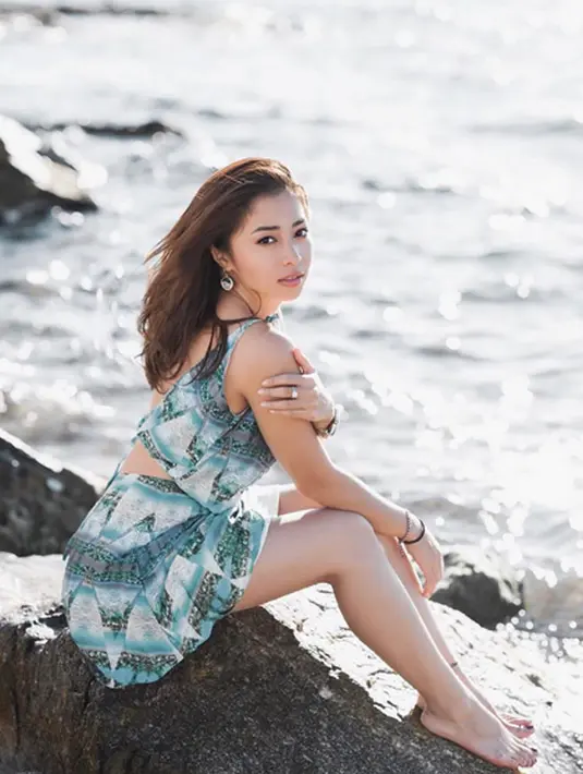 Selalu ramai menjadi pusat perhatian, kabar terbaru datang dari Nikita Willy bahwa dirinya semakin serius berhubungan dengan Indra Priawan. Bahkan pengusaha muda itu sudah melamar Nikita Willy. (Instagram/nikitawillyofficial94)