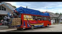 Bus angkut muatan banyak (Sumber: YouTube/Fitri Emon)