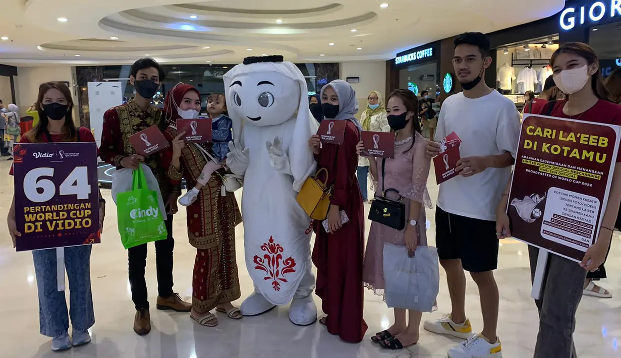 Malam harinya La'eeb mengunjungi pusat perbelanjaan tak jauh dari Stadion Pakansari, yaitu Cibinong City Mall. (Procomm Surya Citra Media)