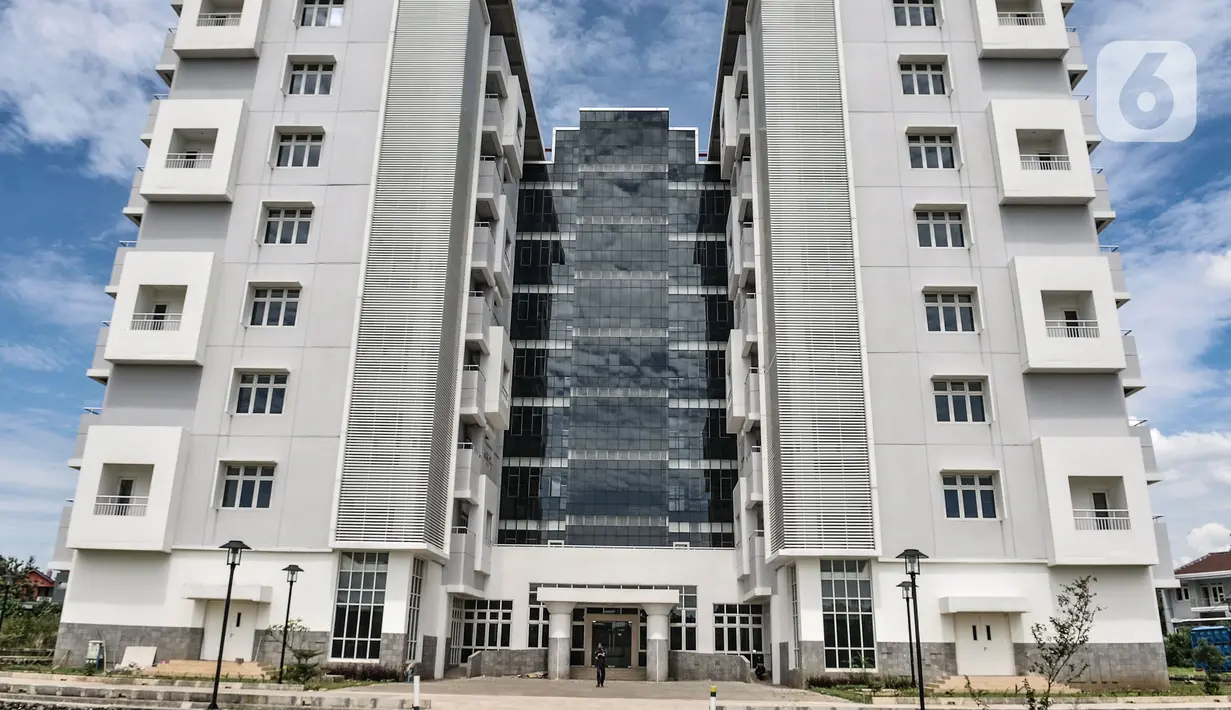 Salah satu gedung utama kampus Universitas Islam Internasional Indonesia (UIII) yang telah rampung dibangun di Cimanggis, Depok, Minggu (28/2/2021). Kampus UIII diharapkan menjadi kebanggan Indonesia dan kampus masa depan bagi kajian serta penelitian peradaban Islam. (merdeka.com/Iqbal S Nugroho)