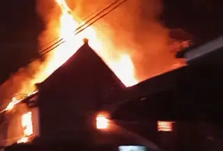 Ruko Kafe di Tamansari Ludes Terbakar