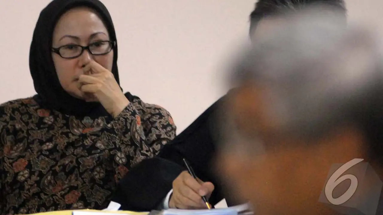 Wajah Cemas Atut Saat Akil Jadi Saksi
