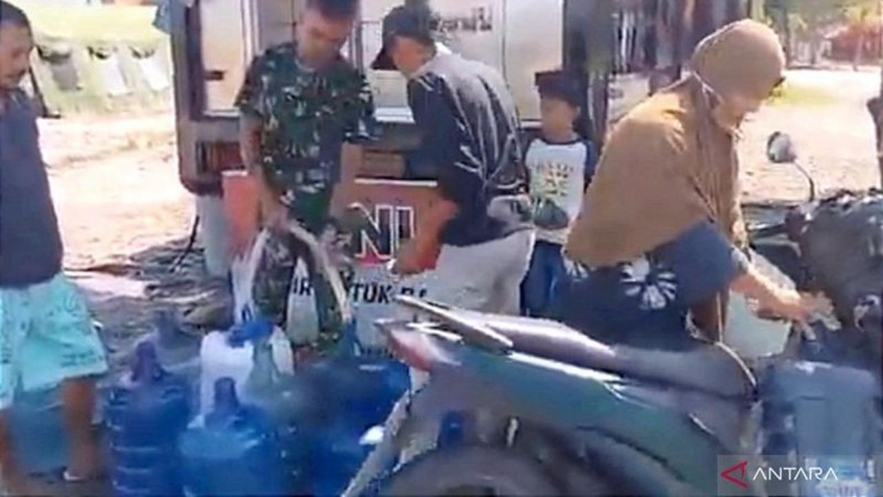 TNI Gencarkan Distribusi Air Bersih di Aceh Pasca Banjir, Pastikan Kebutuhan Warga Terpenuhi