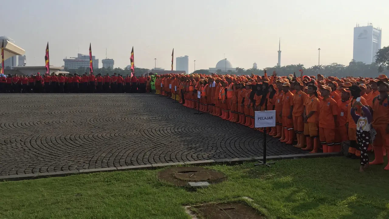 Pasukan Oranye upacara Harkitnas di Monas