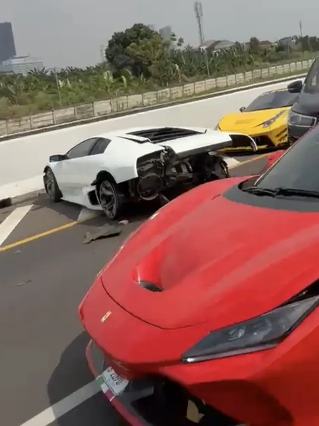 Kecelakaan Supercar di Tol Kunciran.