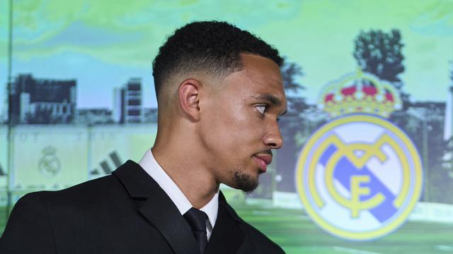 Sesi konferensi pers Trent Alexander-Arnold di markas latihan Real Madrid di Valdebebas, Kamis (12/06/2025). (AP/Manu Fernandez)
