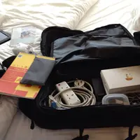 Ternyata dengan menerapkan tips-tips 'traveling' berikut ini, membawa barang digital pun tak masalah.