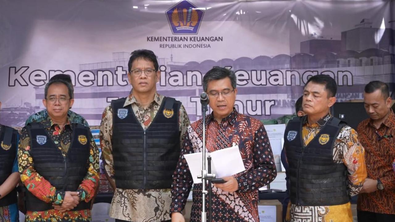 Bea Cukai Sita 235,4 Juta Batang Rokok Ilegal di Jawa Timur, Negara Rugi Rp210 Miliar