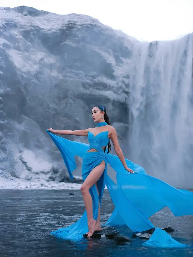 Potret Totalitas Olivia Tan Tampil Anggun Jadi Elsa Frozen di Iceland, Pakai Gaun Tanpa Lengan di Suhu -10 Derajat Celsius