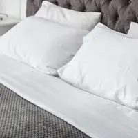 Mencuci bantal dengan mudah dan tetap empuk/copyright shutterstock/New Africa