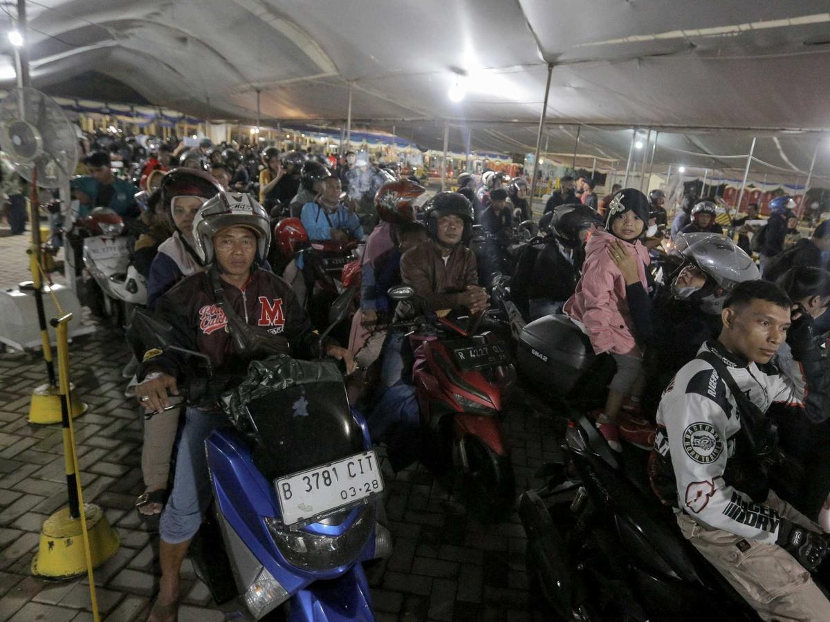 Antrean Pemudik Motor Padati Pelabuhan Ciwandan Banten