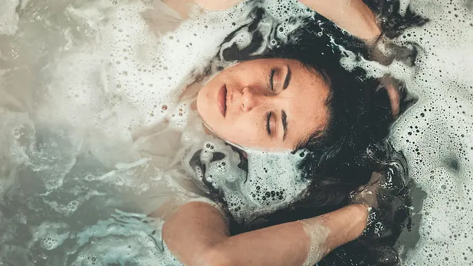 manfaat mandi air dingin