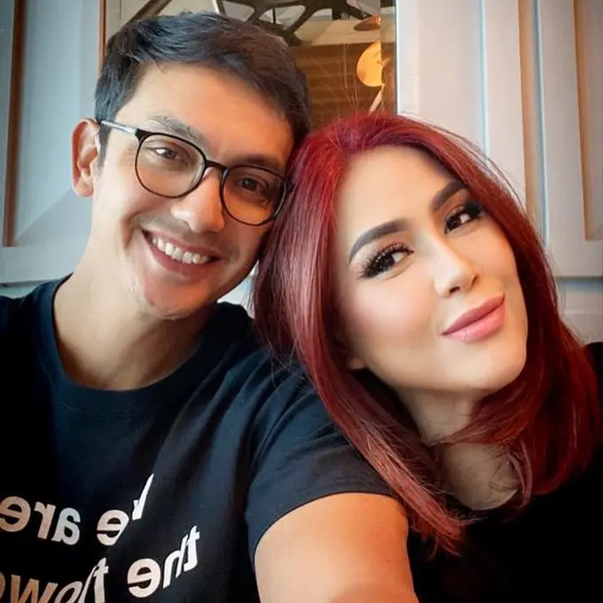 Potret mesra Gunawan dan istri