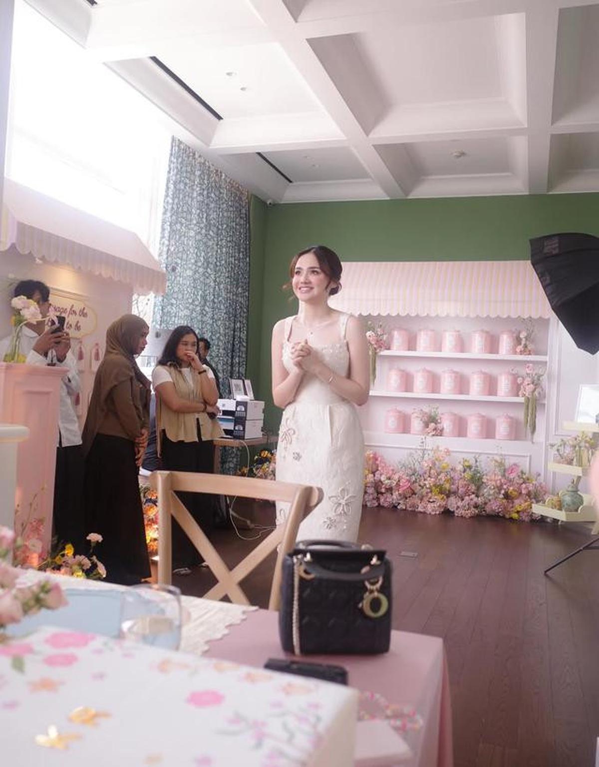 12 Potret Dekorasi Acara Bridal Lunch Syifa Hadju dengan Warna Serba Pastel