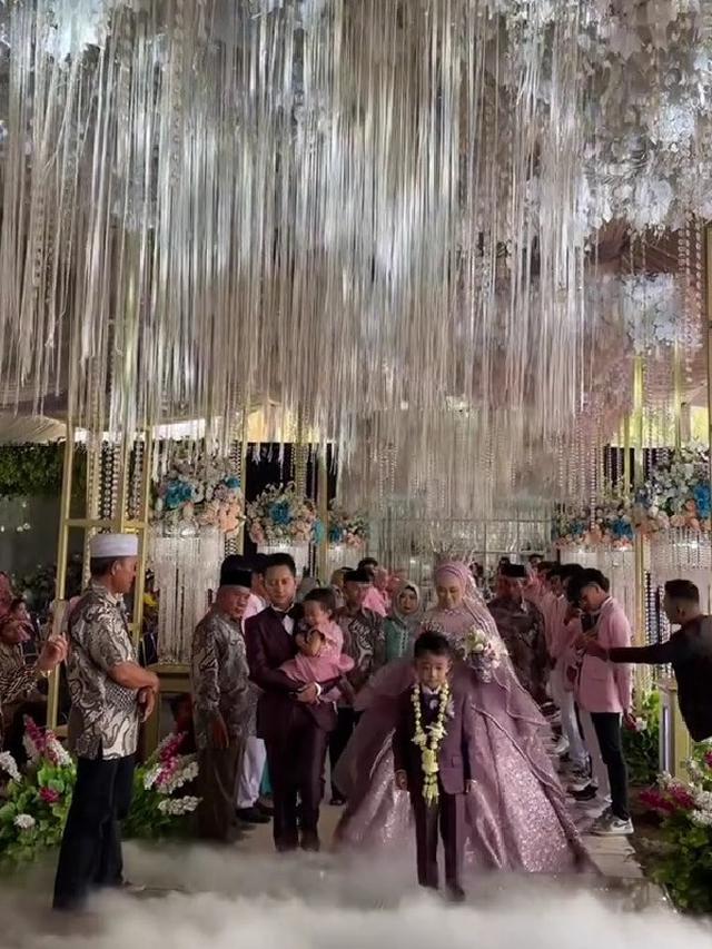 Khitanan mewah bak resepsi pernikahan