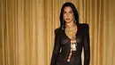Demi penampilan, Dua Lipa memilih tidak mengenakan bra, namun memakai thong di balik gaun [@dualipa]