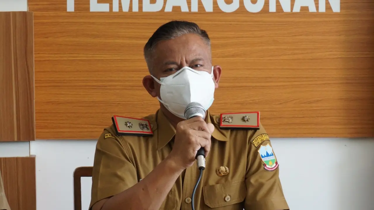 Sekda Garut Nurdin Yana mengatakan, besaran dana insentif yang diberikan bagi nakes disesuaikan dengan spesifikasi yang dimimili, mulai spesialis, dokter, dan tenaga medis, dengan minimal kisaran 2-3 juta per orang per bulan.