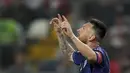 Selebrasi striker Timnas Argentina, Lionel Messi setelah mencetak gol kedua ke gawang Peru pada laga Kualifikasi Piala Dunia 2026 Zona Conmebol di National Stadium, Lima, Peru, Rabu (18/10/2023) pagi WIB. (AFP/Ernesto Benavides)