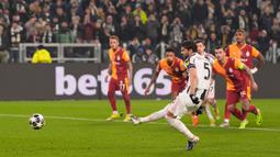 Bermain di kandang sendiri, Juventus tampil spartan dan berhasil ungul 3-0 hingga berakhirnya babak kedua. Gol dicetak oleh Manuel Locatelli (37') (P), Federico Gatti (70'), Weston McKennie (82'). (AP Photo/LaPresse/Fabio Ferrari)