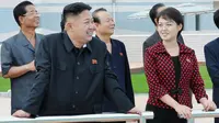 Kim Jong-un dan istrinya, Ri Sol-ju (Reuters)