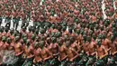 Atraksi bela diri  saat Gladi Bersih Hut TNI 70 di Cilegon, Banten (3/10/2015). Tema peringatan "Bersama Rakyat TNI Kuat, Hebat, Profesional, Siap Mewujudkan Indonesia yang Berdaulat, Mandiiri dan Berkepribadian." (Liputan6.com/Immanuel Antonius)
