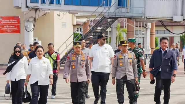 Kapolri beserta Ketua Komisi IV DPR RI, Menko Pangan, Kepala Badan Pangan Nasional, dan Dirut Bulog