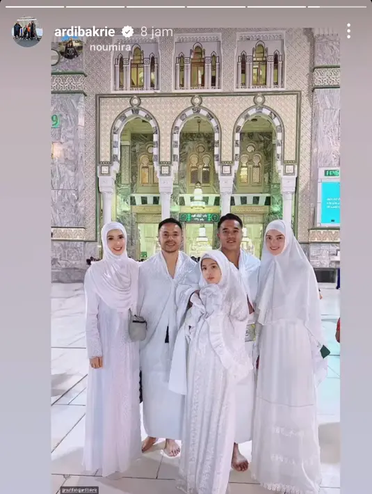 Setelah itu, mereka menjalankan ibadah umrah. Dia juga berharap agar umrahnya diterima Allah SWT [instagtam/ramadhaniabakrie]
