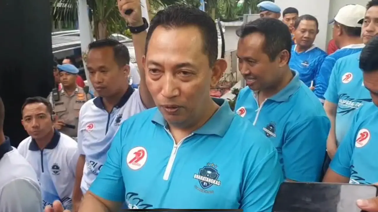 Kapolri Jenderal Listyo Sigit Prabowo saat menghadiri acara di GOR Universitas Negeri Jakarta (UNJ), Jakarta Timur, Minggu (6/7/2025).
