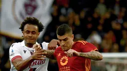 Tiga gol Bologna kali ini datang dari aksi Oussama El Azzouzi (14'), Joshua Zirkzee (45'), dan Alexis Saelemaekers 65'). (Filippo MONTEFORTE / AFP)