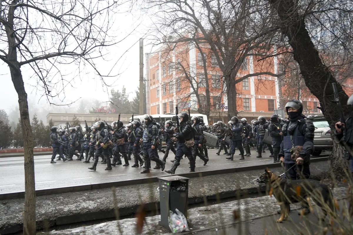 Bentrokan Polisi dan Demonstran di Kazakhstan