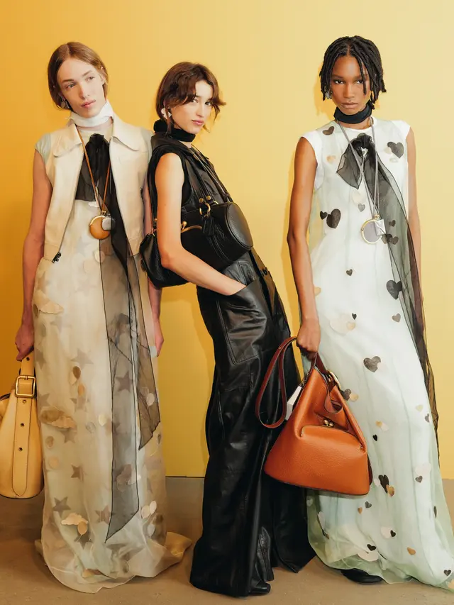 Coach Spring 2026 Hadir di NYFW, Rayakan Semangat Jalanan New York dengan Sentuhan Romantisfim