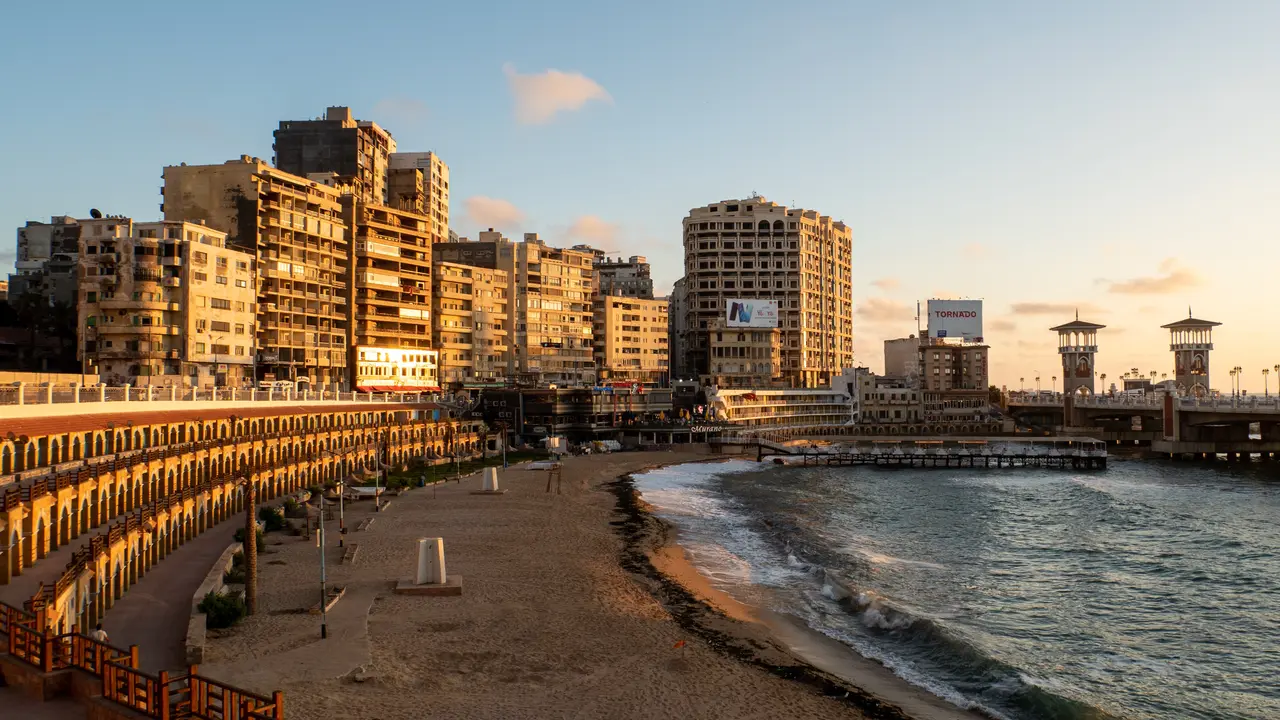 Pantai Alexandria. Photo by Flo P on Unsplash