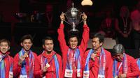Indonesia sukses menyebet gelar juara di Piala Thomas 2020 usai melibas China 3-0 di partai final. Tiga poin kemenangan Indonesia di partai final dipersembahkan oleh Anthony Sinisuka Ginting, Fajar Alfian/Muhammad Rian Ardianto, dan juga Jonatan Christie. (AFP/Ritzau Scanpix/Claus Fisker)