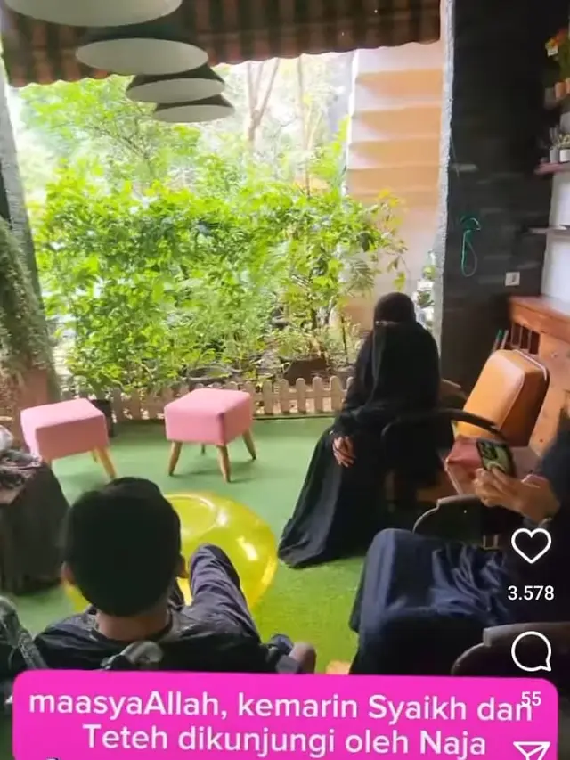 Potret pertemuan Peggy Melati Sukma, Syaikh Reza dan Naja Hafidz Quran (Sumber: Instagram/@peggymelatisukma_khadijah)